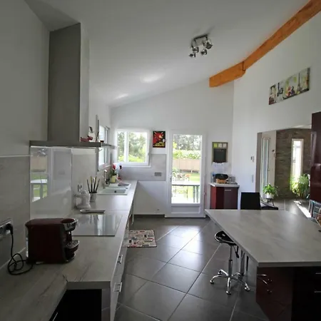 Vakantiehuis Maison 4 Chambres Quartier Residentiel *